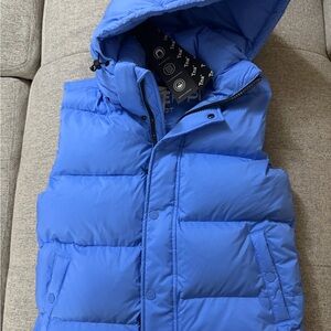 Aritzia TNA Super Puff vest